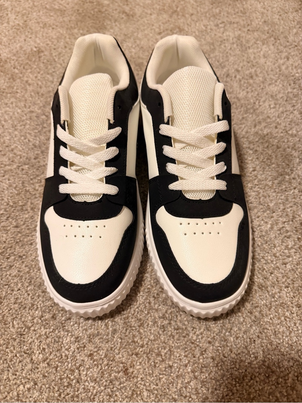 Women’s Black & White Low-Top Sneakers